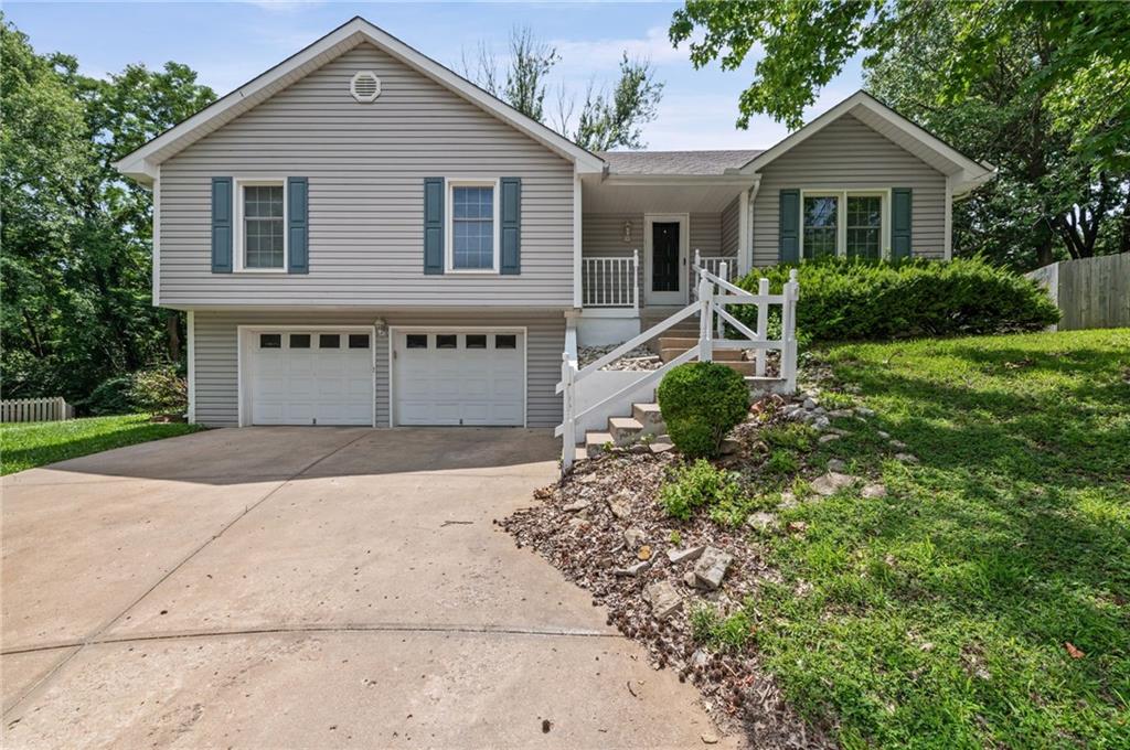 Photo of 6215 NW 65th Street Kansas City MO 64151