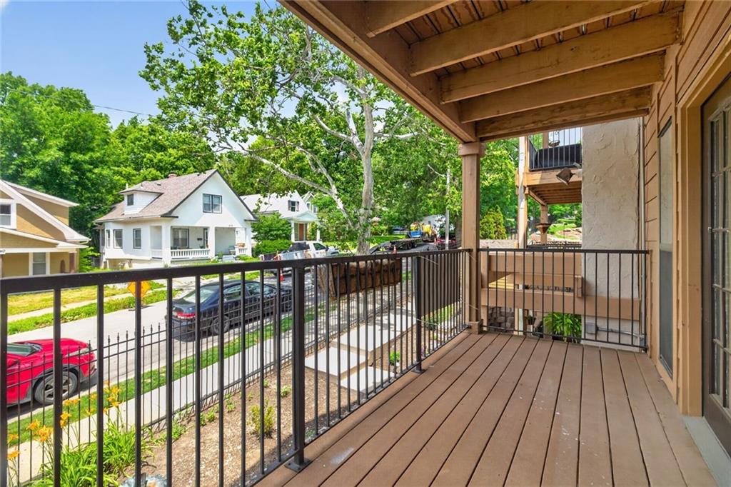 Photo of 4727 Jarboe Street #104 Kansas City MO 64112