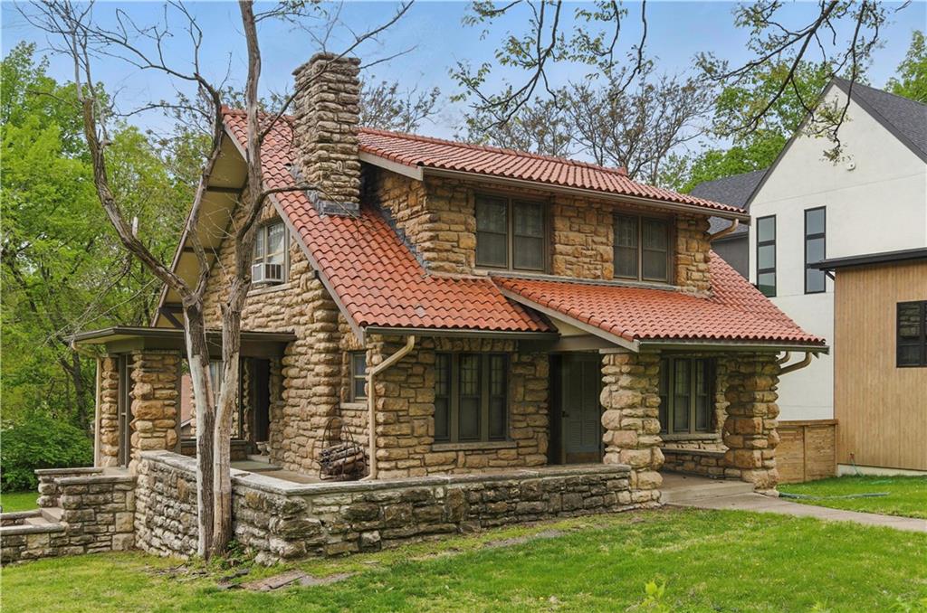 Photo of 5334 Oak Street Kansas City MO 64112