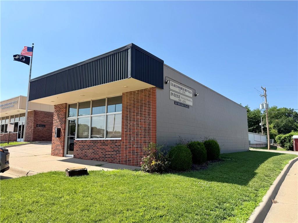 Photo of 619 Holiday Plaza Lansing KS 66043