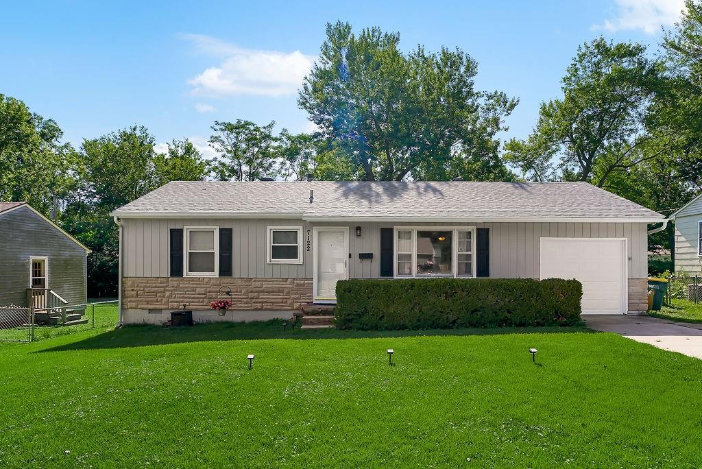 Photo of 7122 Maple Street Overland Park KS 66204