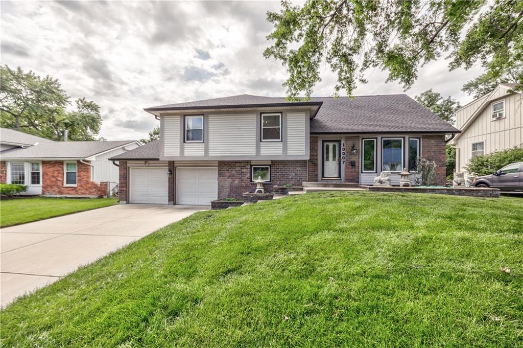 Photo of 10007 W 98 Street Overland Park KS 66212