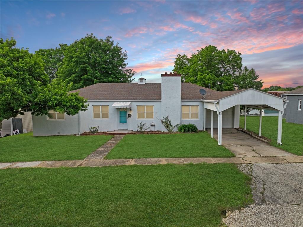 Photo of 409 W Van Buren Street Gallatin MO 64640