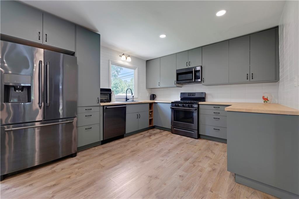 Photo of 8929 Grandview Drive Overland Park KS 66212