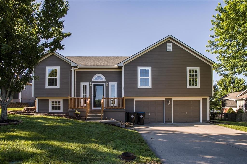 Photo of 1302 Ridge Tree Lane Pleasant Hill MO 64080