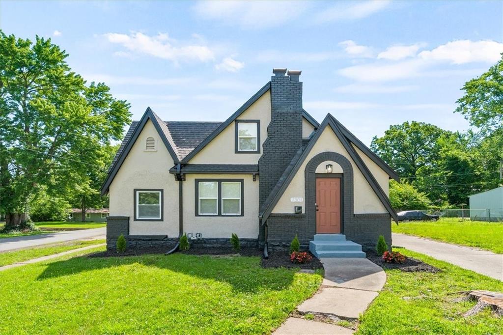 Photo of 7301 Lydia Avenue Kansas City MO 64131