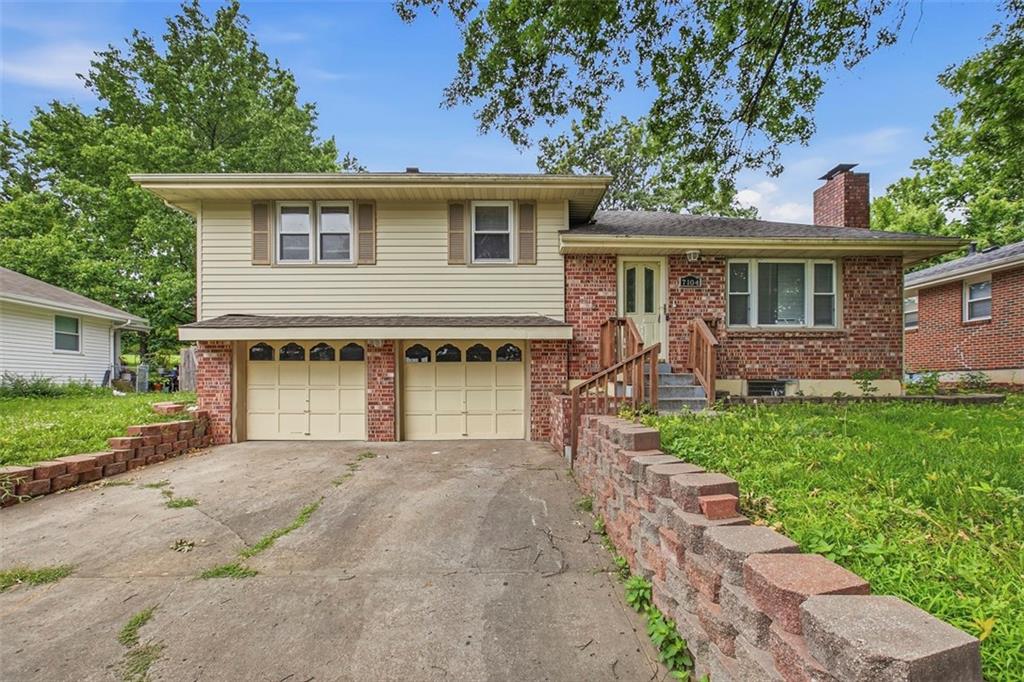 Photo of 7104 N Olive Street Gladstone MO 64118