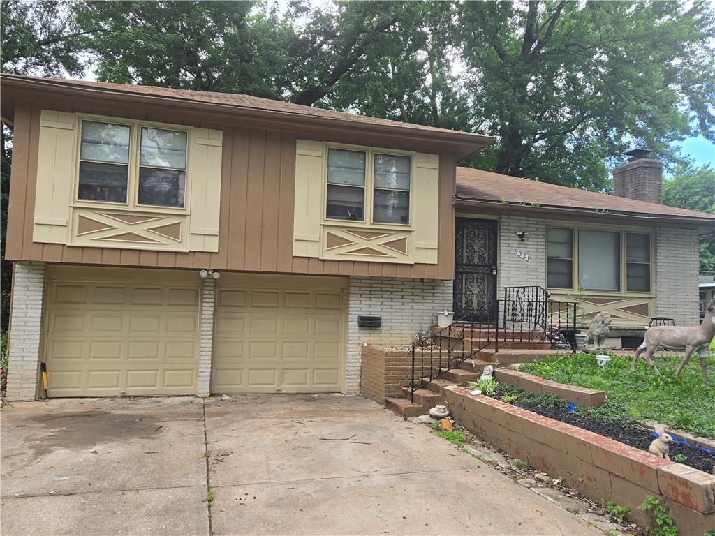 Photo of 9320 OAKLAND Avenue Kansas City MO 64138
