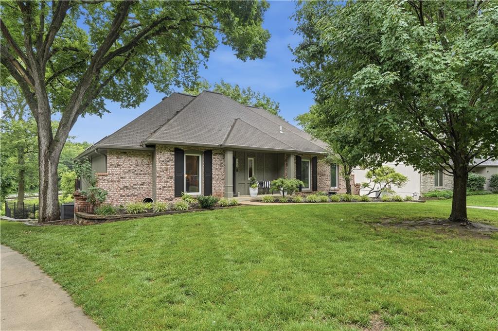 Photo of 1704 NW Weatherstone Drive Blue Springs MO 64015