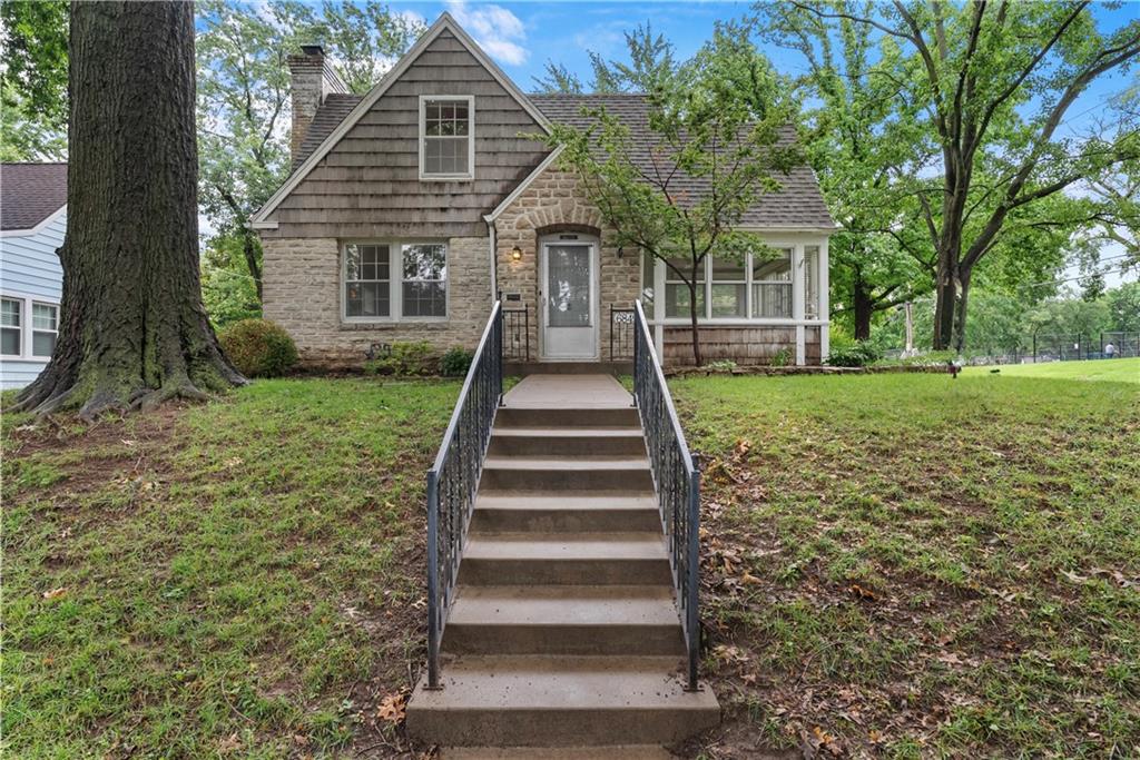 Photo of 6849 Oak Terrace Kansas City MO 64113
