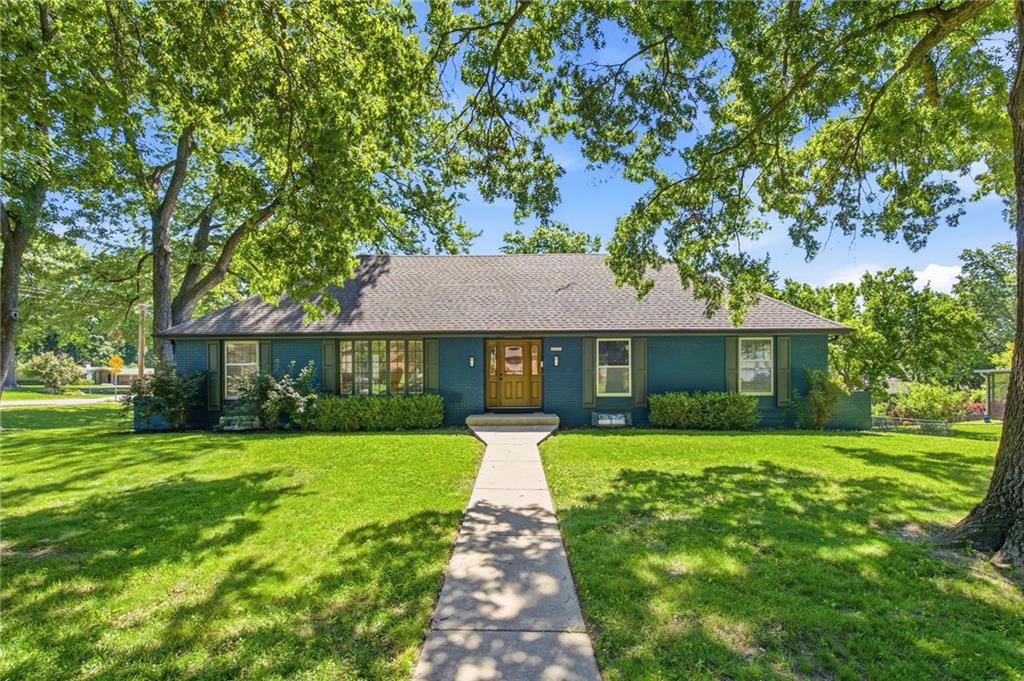 Photo of 9501 Canterbury Street Leawood KS 66206