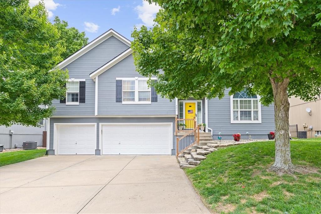 Photo of 901 Colonial Drive Pleasant Hill MO 64080