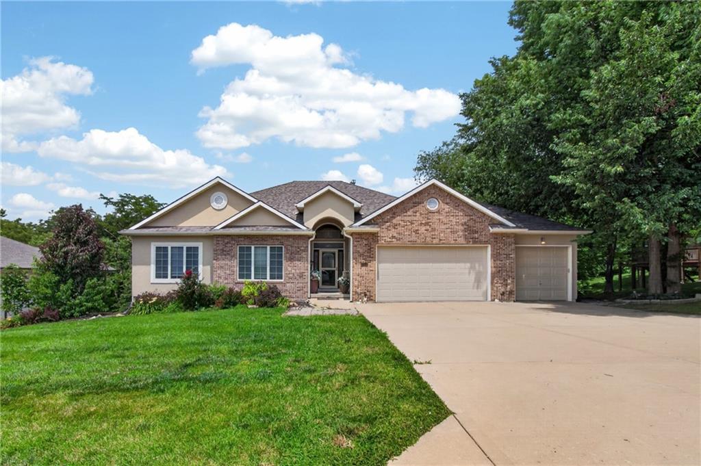 Photo of 10402 NW River Hills Drive Parkville MO 64152