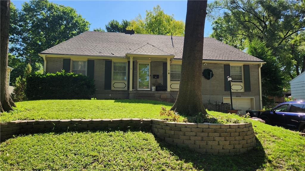 Photo of 4925 NE Sherwood Drive Kansas City MO 64119