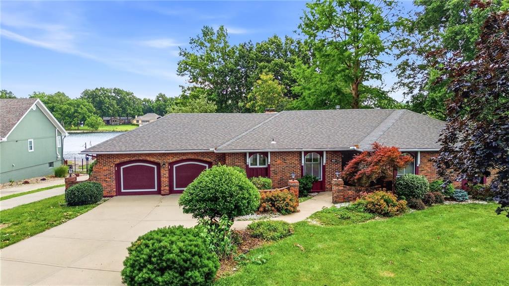 Photo of 403 S Silver Top Lane Raymore MO 64083