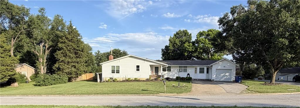 Photo of 33655 Hillcrest Street De Soto KS 66018