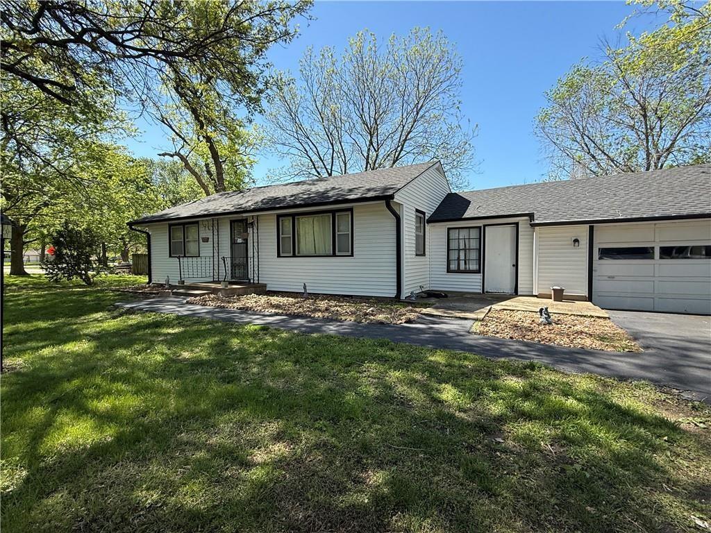Photo of 412 A NW Donovan Road Lee's Summit MO 64063