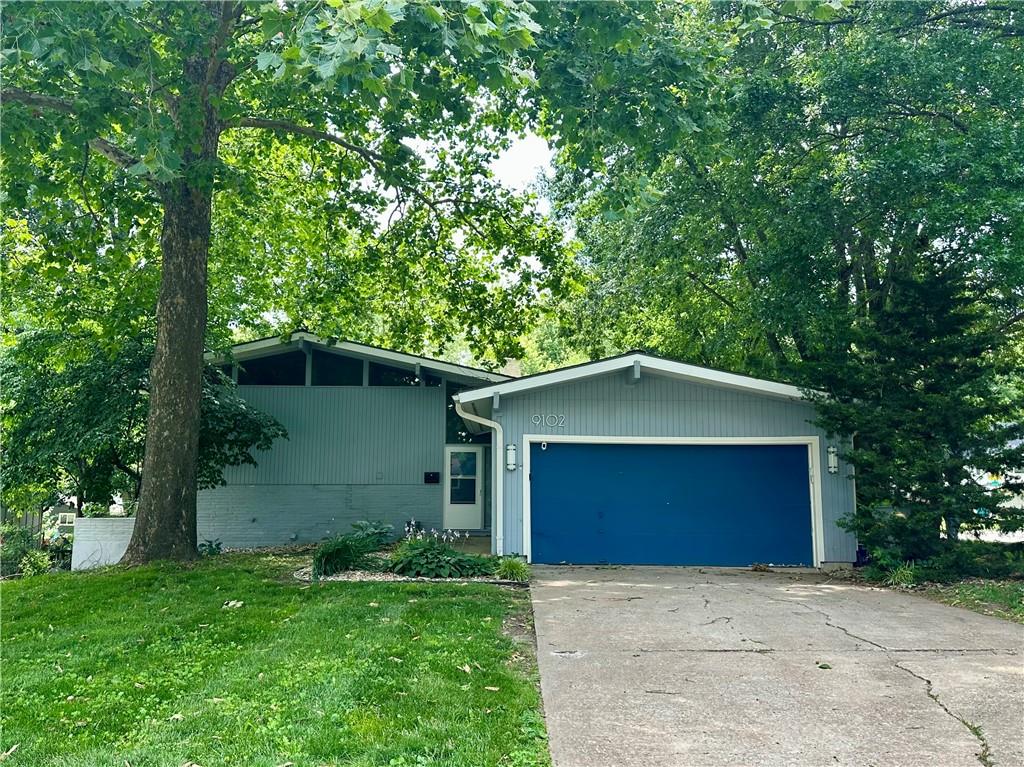 Photo of 9102 Grant Lane Overland Park KS 66212