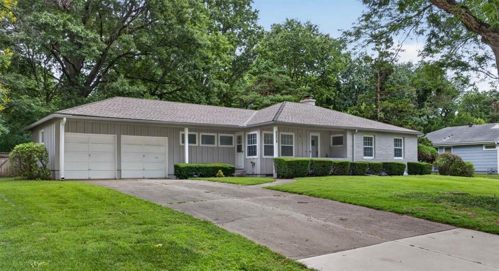 Photo of 8209 Beverly Street Prairie Village KS 66208