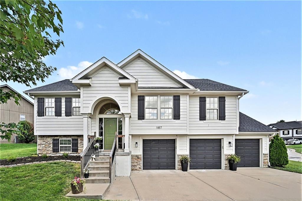 Photo of 1857 Shannon Drive Liberty MO 64068