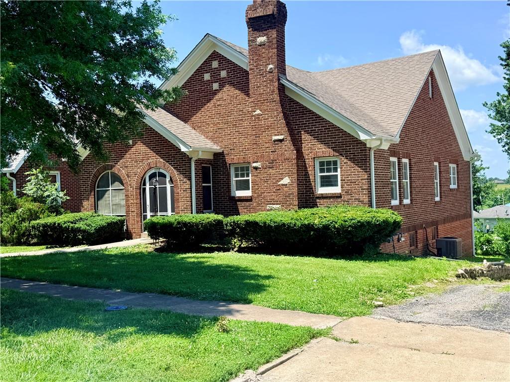 Photo of 1608 N Walnut Street Higginsville MO 64037
