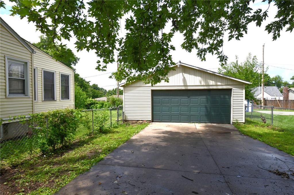 Photo of 9604 E 32nd Street Independence MO 64052