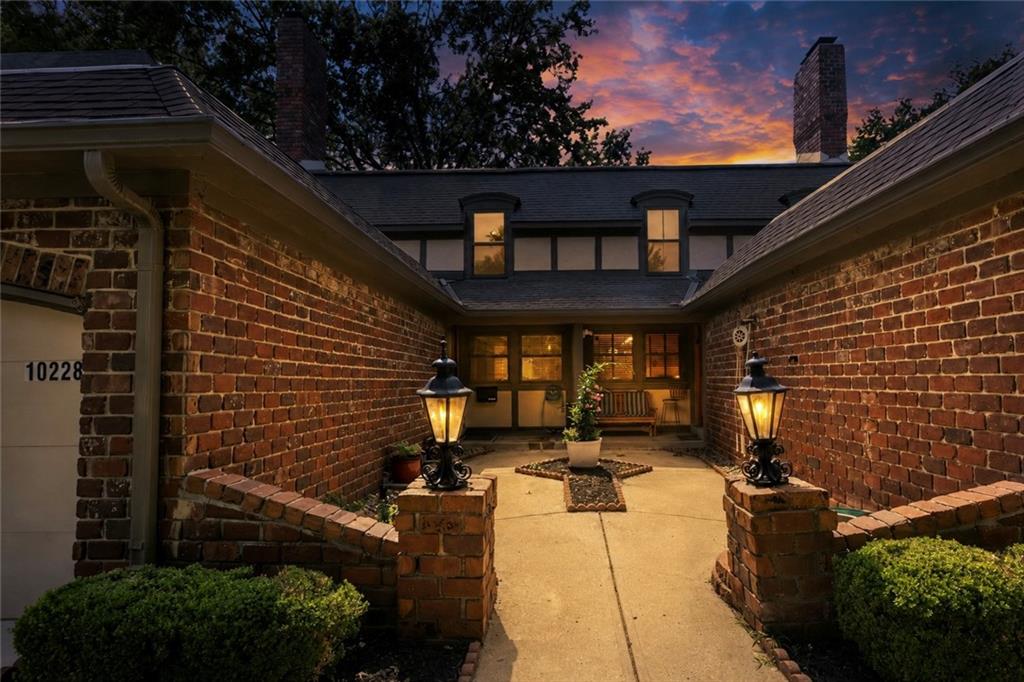 Photo of 10228 ROBINSON Street Overland Park KS 66212