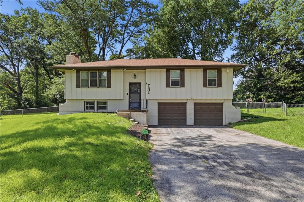 Photo of 7502 Donal Avenue Pleasant Valley MO 64068