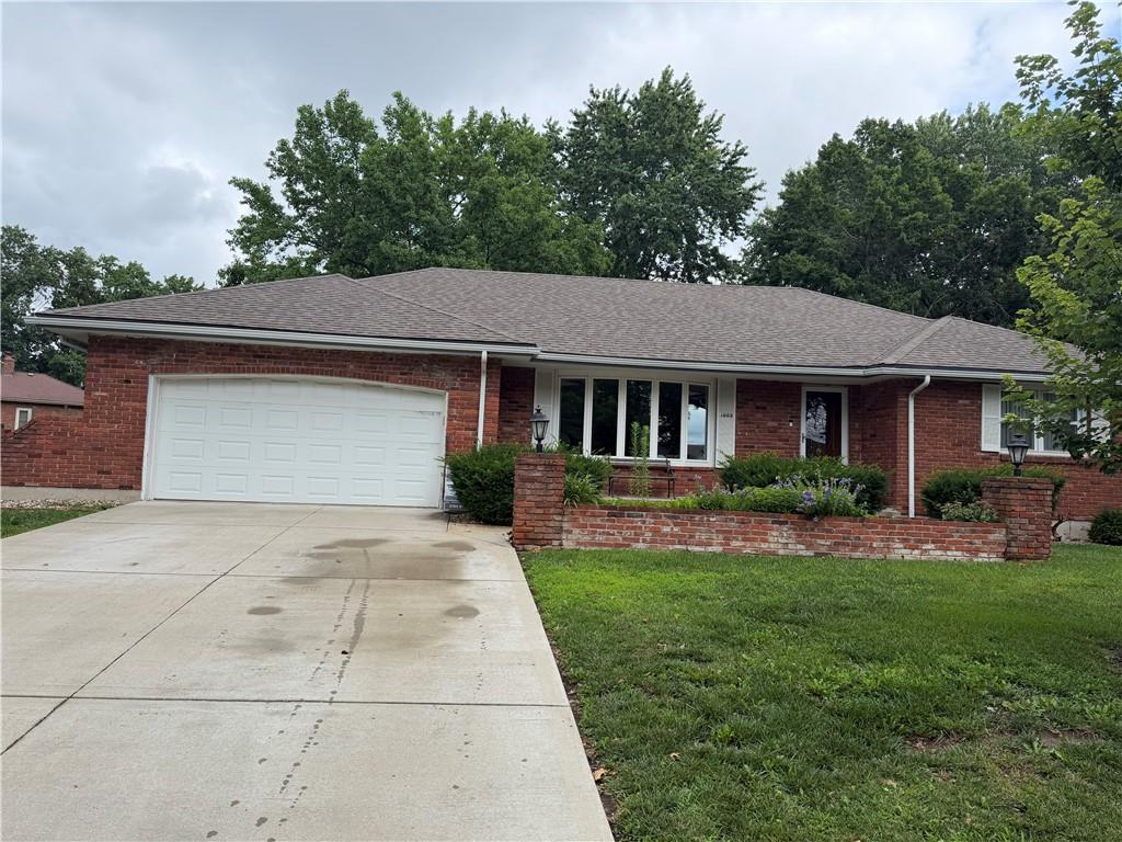 Photo of 1009 SW SUNRISE Drive Blue Springs MO 64015