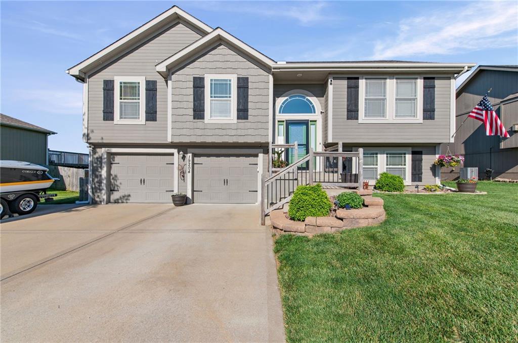 Photo of 19204 Corbyn Lane Smithville MO 64089