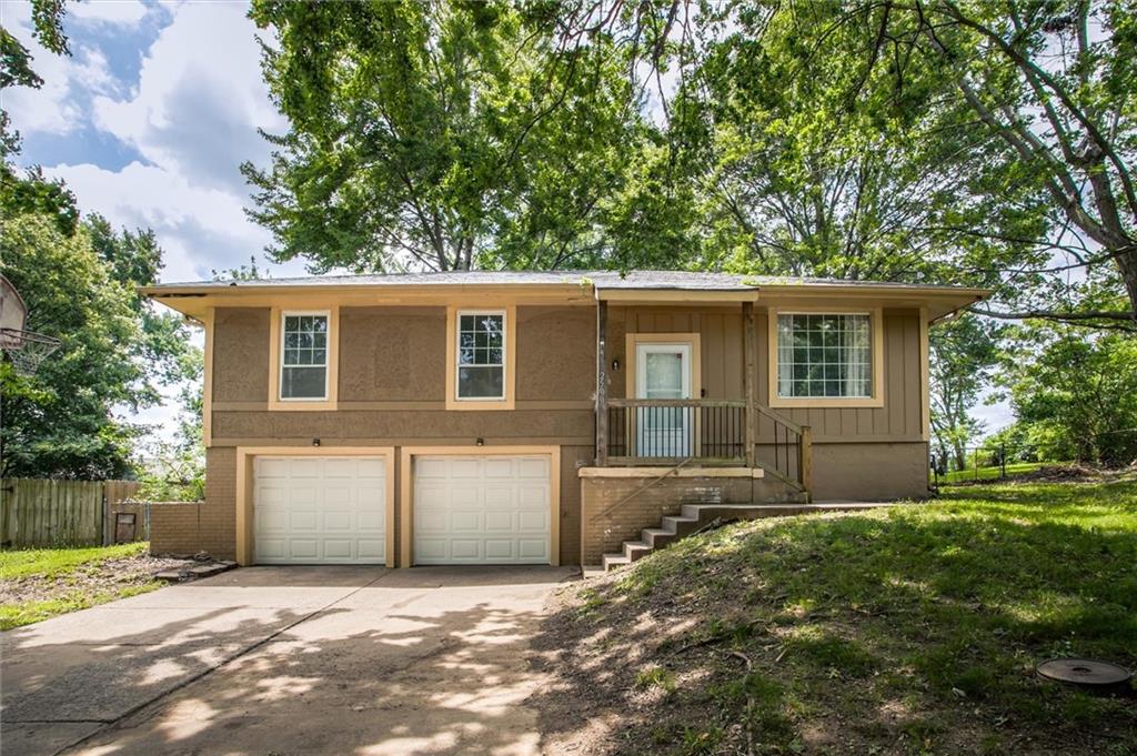 Photo of 2500 SW Jackson Court Blue Springs MO 64015