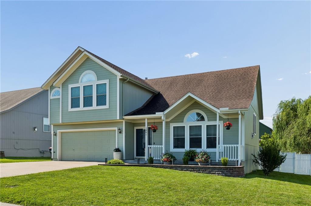 Photo of 1301 Bradford Drive Greenwood MO 64034