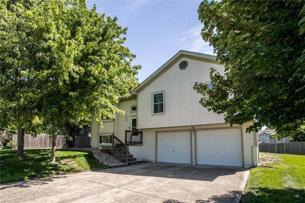 Photo of 305 Pinetree Drive Greenwood MO 64034