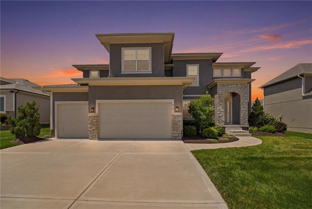 Photo of 318 NW Ambersham Drive Lee's Summit MO 64081