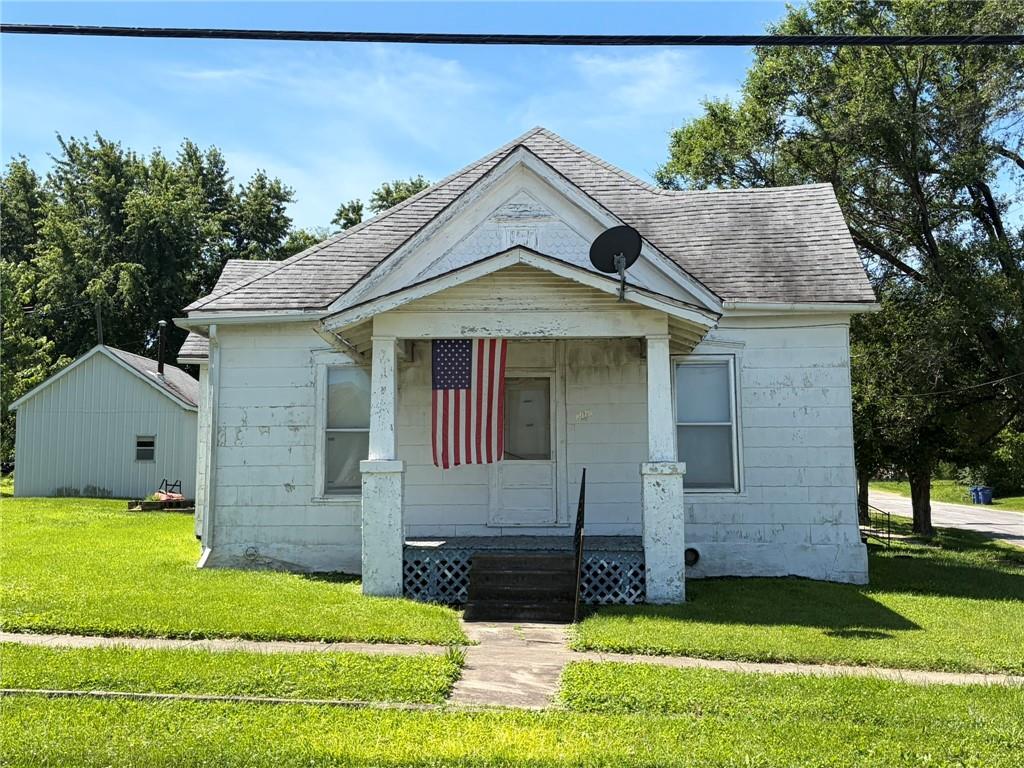 Photo of 312 W Van Buren Street Gallatin MO 64640