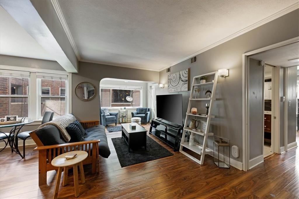 Photo of 700 W 48th Street #206 Kansas City MO 64112