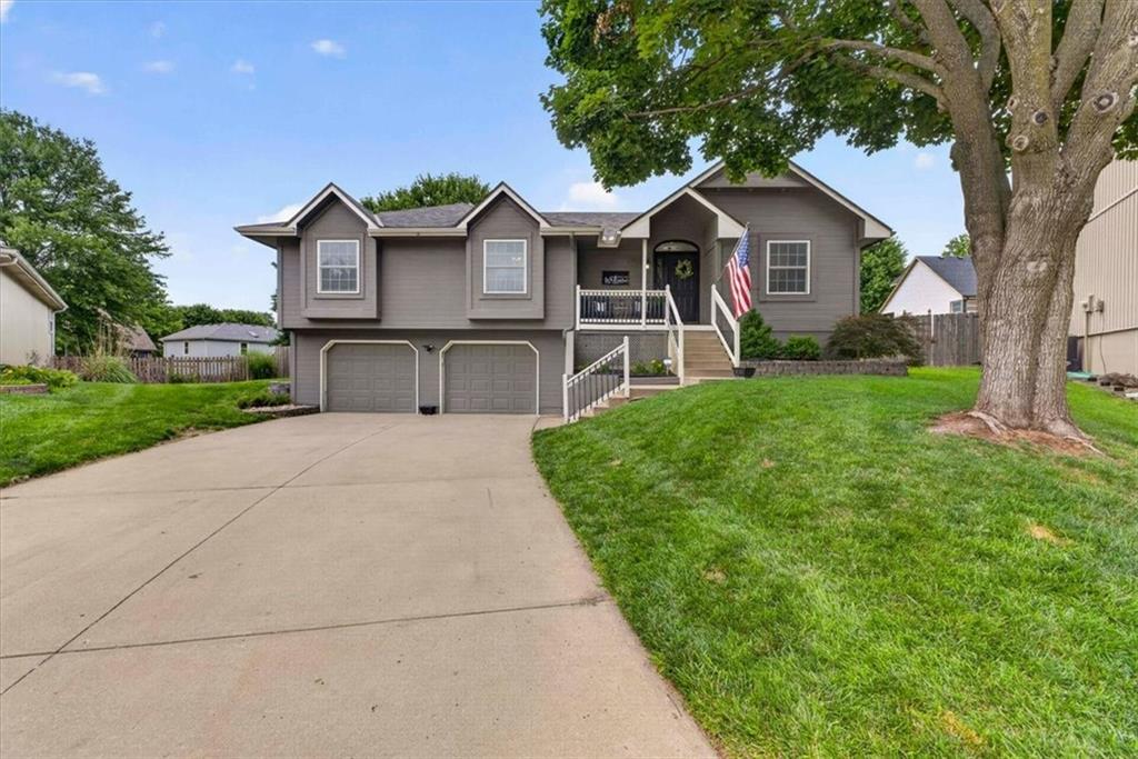 Photo of 207 NE Bridge Place Blue Springs MO 64014
