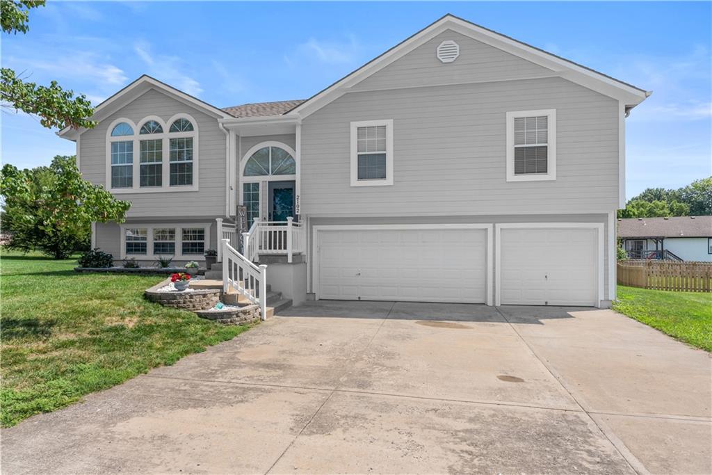 Photo of 2102 Grant Circle Greenwood MO 64034