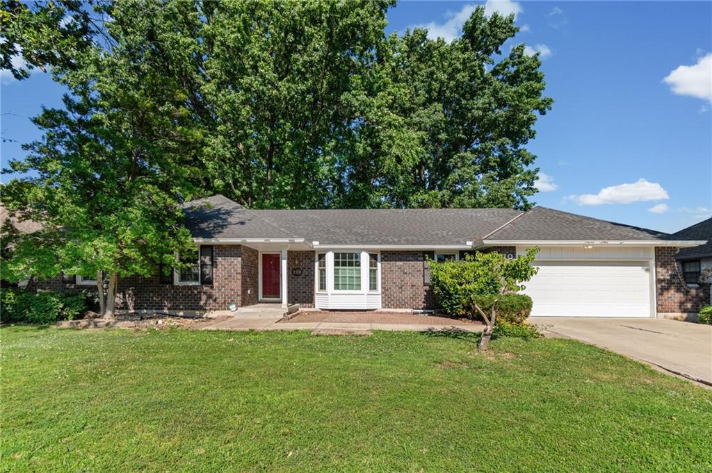 Photo of 320 SE Westwind Drive Lee's Summit MO 64063