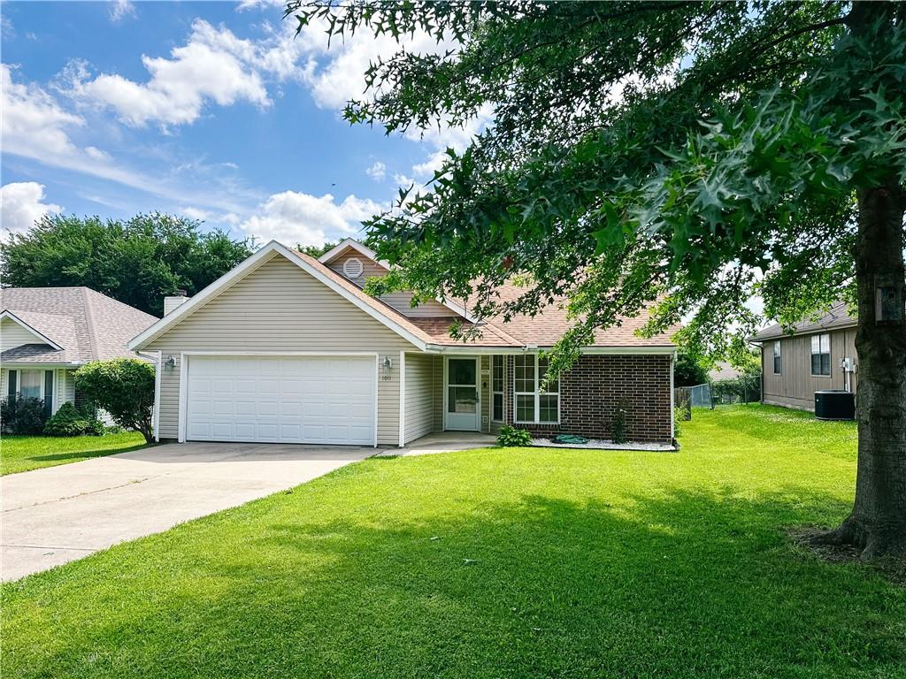 Photo of 1011 Fox Run Drive Warrensburg MO 64093