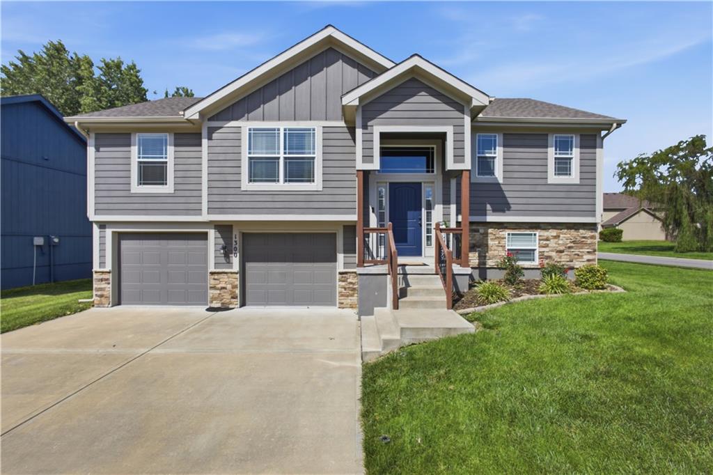 Photo of 1300 Regency Drive Kearney MO 64060
