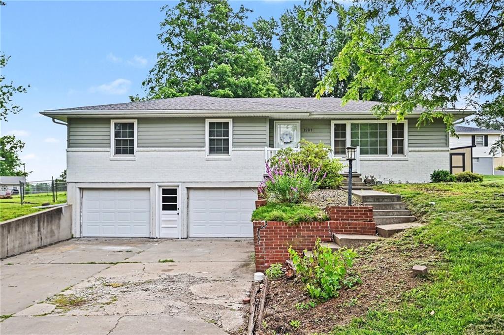 Photo of 1207 Safari Drive St Joseph MO 64506