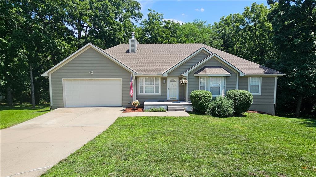 Photo of 302 CANYON Drive Pleasant Hill MO 64080