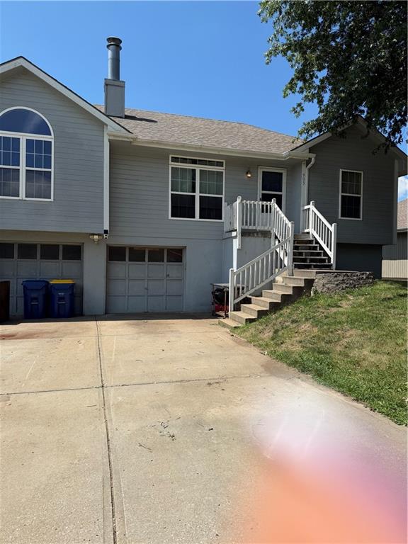 Photo of 905 Paradise Lane Smithville MO 64089