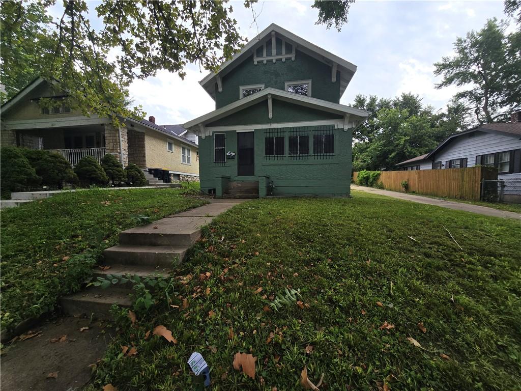 Photo of 327 S Kensington Avenue Kansas City MO 64124