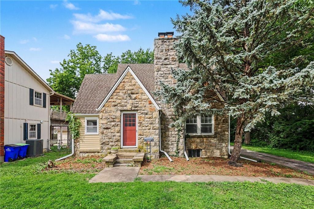 Photo of 8115 Shawnee Drive Overland Park KS 66212