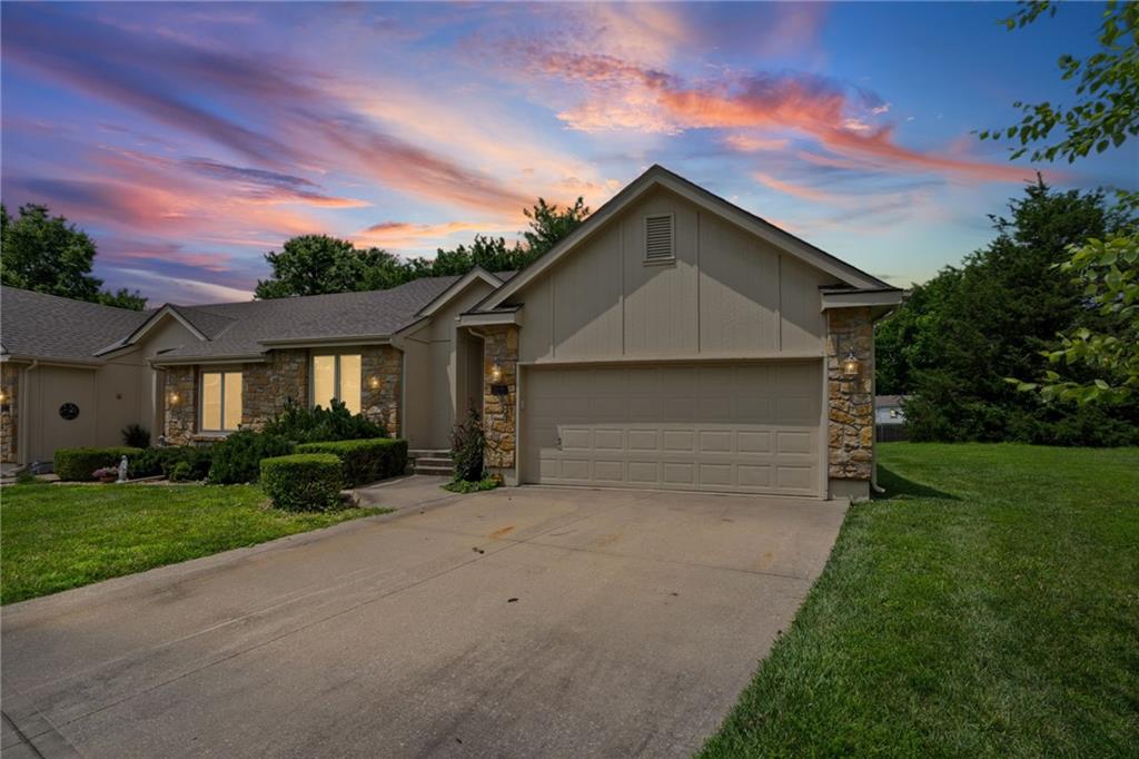 Photo of 510 Ashurst Place Lee's Summit MO 64081