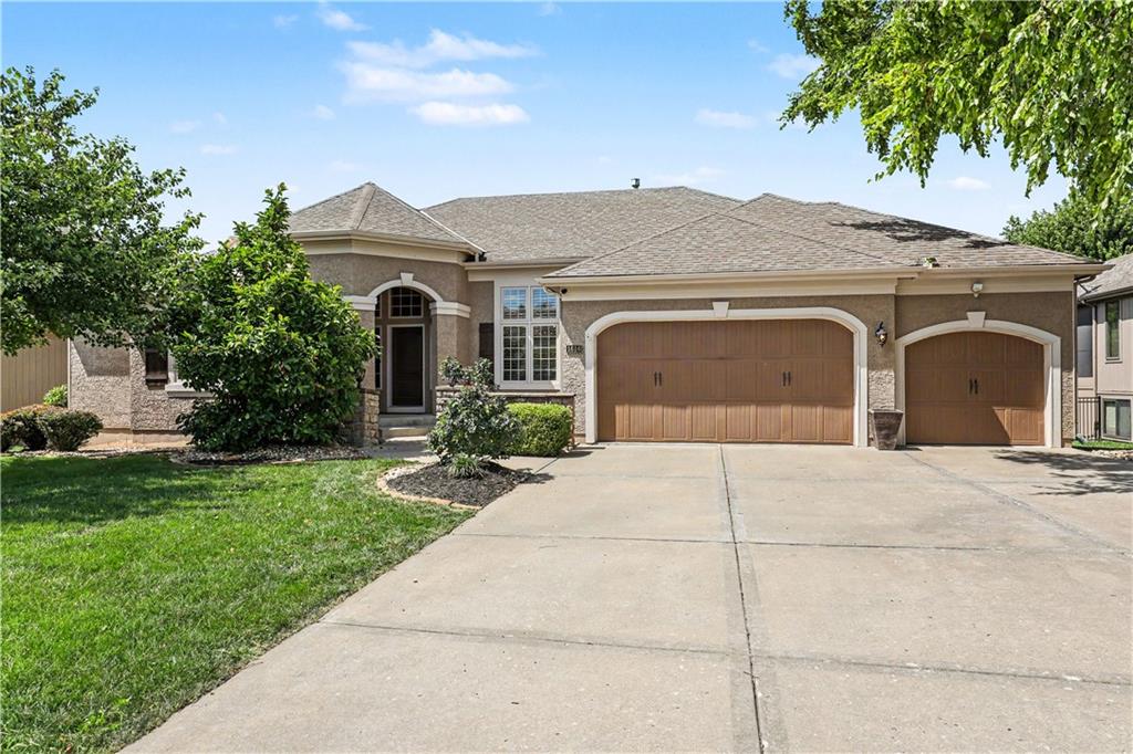 Photo of 1616 NE Daltons Ridge Drive Lee's Summit MO 64064