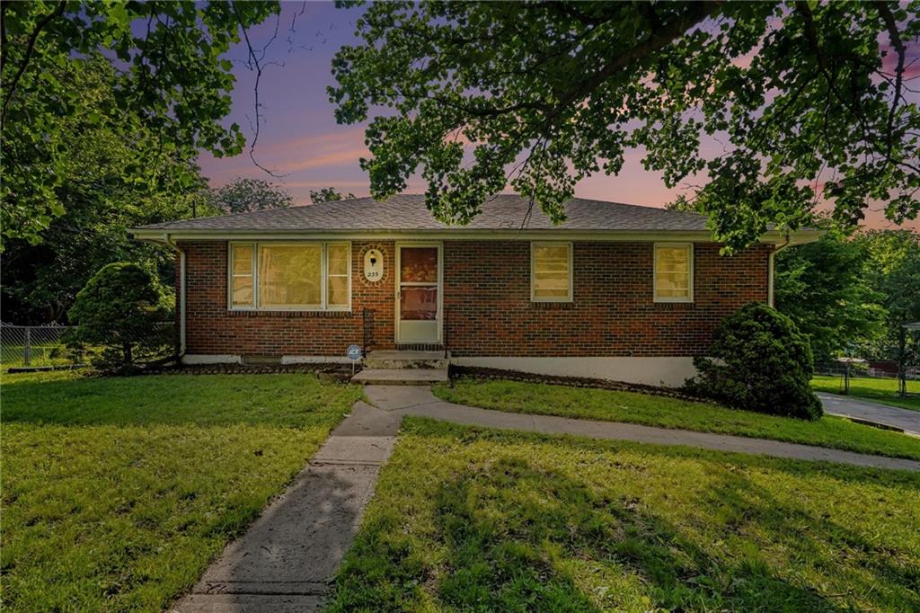 Photo of 235 N Eugene Field Road Claycomo MO 64119