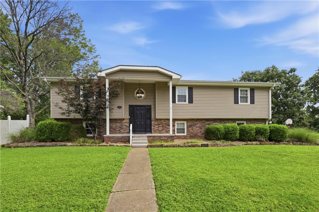 Photo of 1009 Twin Lakes Drive Pittsburg KS 66762